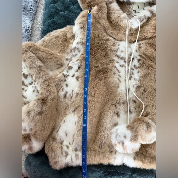 Parkhurst Outdoor Edition Beige and White Faux Fur Jacket - Picture 7 of 15